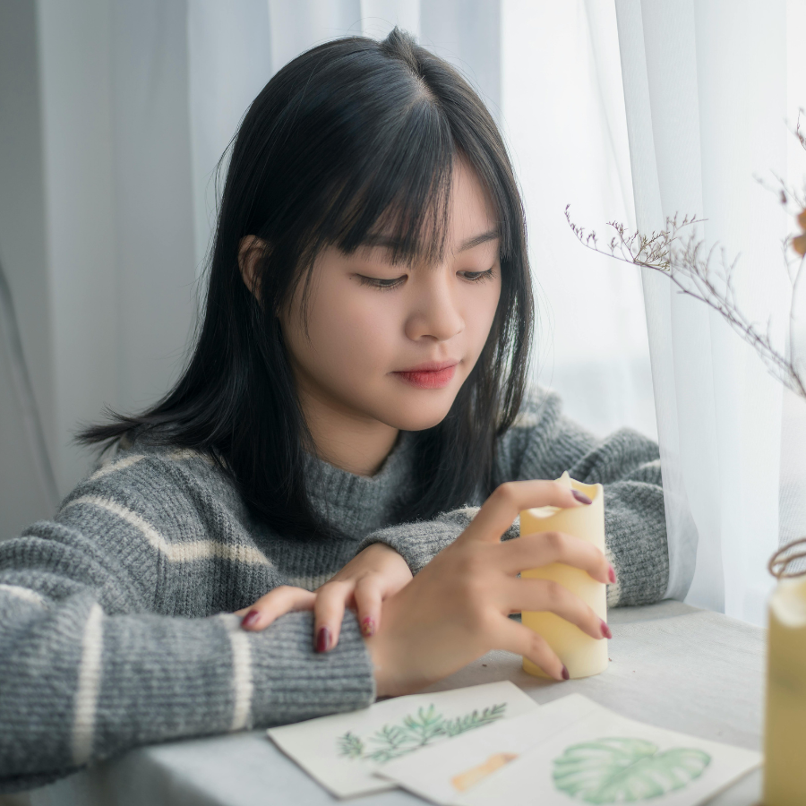 Memorial candle and journal for processing grief during holidays, holistic approach to holiday anxiety therapy in Orlando Florida